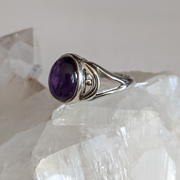 Natural Amethyst, 925 Silver Ring, size 6 - Picture 5 of 10